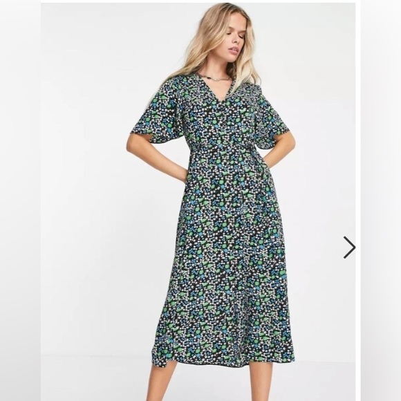 ASOS Dresses & Skirts - NWT ASOS Black Blue Green Floral Flutter Sleeve Midi Belted Dress Women’s US 8